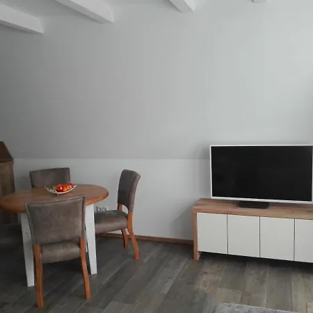 Finnhuette Bernstein Semesterbostad